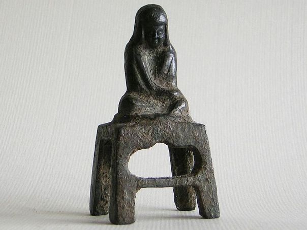 元代坐在凳子上小铜佛像 - (3250)